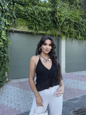 Siyah Boyundan Bağlamalı Dantel Detay Büstiyer