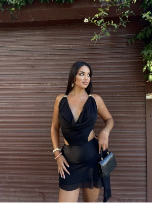 Siyah Degaje Yaka Tasarım Aksesuarlı Elbise