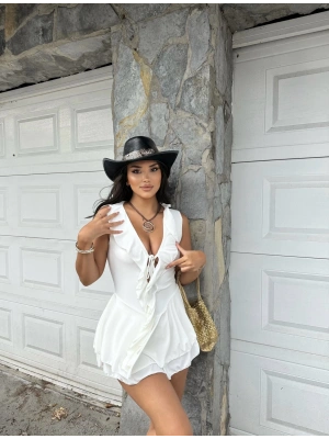 Beyaz Şortlu Fırfırlı Mini Elbise