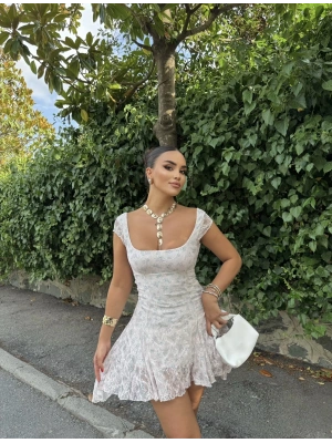 Desenli Sırt Bağlamalı Dantel Mini Elbise