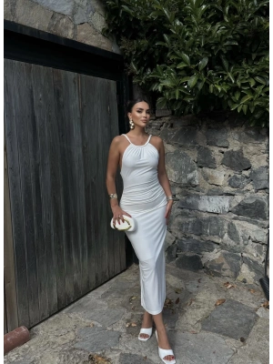 Beyaz Halter Yaka Büzgülü Elbise