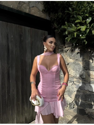 Pembe Fularlı Sırt Detay Tasarım Elbise
