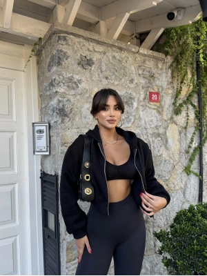 Siyah Fermuarlı Crop Hırka