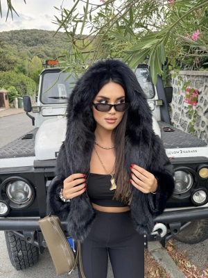 Siyah Kapüşonlu Crop Kürk