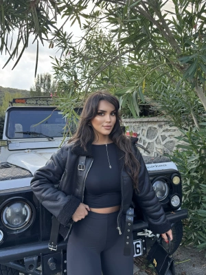 Siyah Kemer Detay Mont