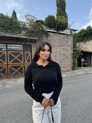 Siyah Polo Yaka Yumoş Kazak