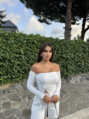 Beyaz Madonnna Yaka Büzgülü Crop