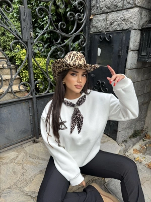 Beyaz Leopar Fularlı Oversize Sweatshırt