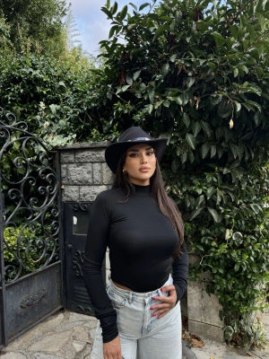 Siyah Yarım Balıkçı Bodysuit