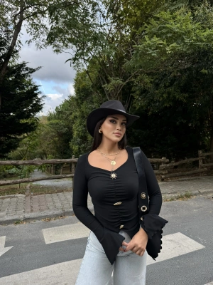 Siyah Kolları Volanlı Sun Crop