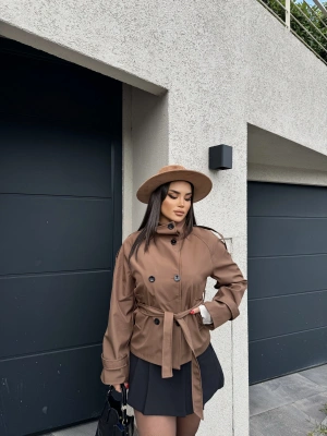 Kahverengi Kısa Trençkot