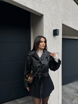 Siyah Kısa Kuşaklı Deri Mont