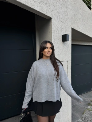Gri Yırtmaç Detay Basic Oversize Kazak
