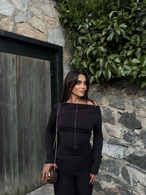 Siyah Asimetrik Bluz