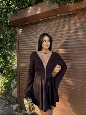 Kahverengi İspanyol Kol V Yaka Şortlu Elbise