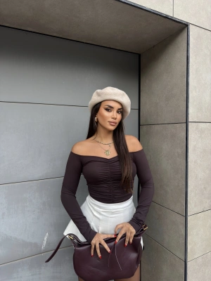 Kahverengi Madonna Yaka Drapeli Bluz