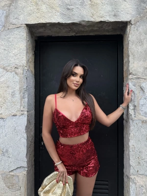 Kırmızı Payetli Şort Büstiyer Takım