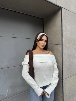 Beyaz Madonna Yaka Kazak