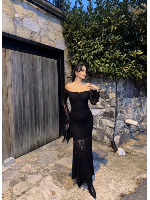 Siyah Dantelli Madonna Yaka Uzun Elbise