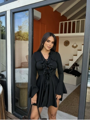 Siyah Fırfırlı İspanyol Kol Elbise