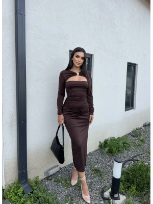 Kahverengi Göğüs Dekolteli Aksesuarlı Elbise