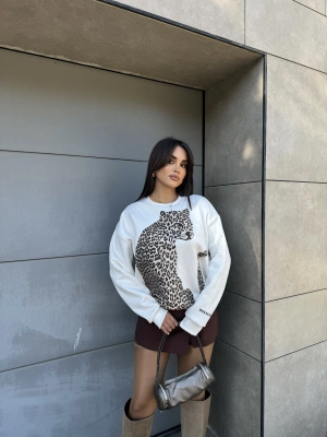 Beyaz Leopar Baskılı Oversize Sweatshırt