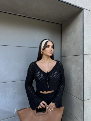 Siyah Ajurlu Ön Bağlamalı Triko Bluz