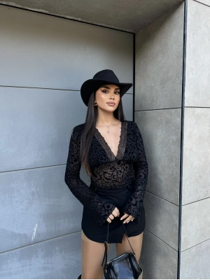 Siyah Güpürlü Transparan Bluz