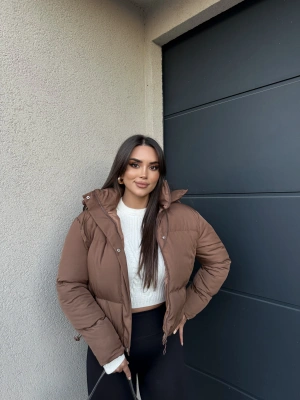 Kahverengi Kapüşonlu Şişme Mont