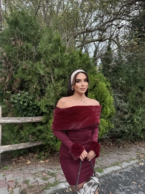 Bordo Kürklü Madonna Yaka Elbise