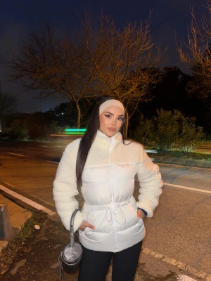 Bej Şişme Peluş Mont