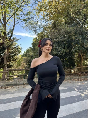 Siyah Tek Omuz Büzgülü Asimetrik Crop