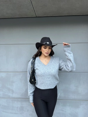 Gri V Yaka Premium Kazak