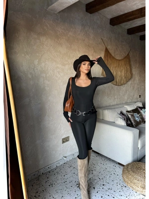 Siyah Kare Yaka Tulum