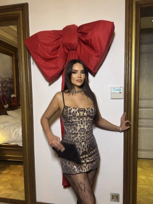 Degaje Yaka Askılı Leopar Desen Mini Elbise