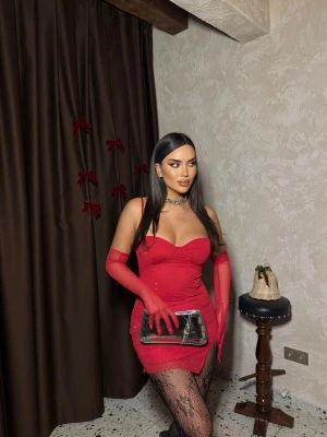 Kırmızı Taş Detaylı Gloplu Eldivenli Elbise