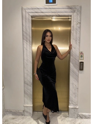 Siyah Taşlı Güpür Detay Uzun Kadife Elbise