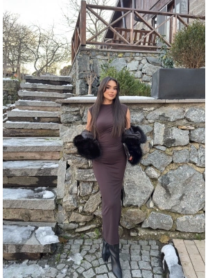 Kahverengi Kolsuz Yırtmaç Detay Uzun Elbise