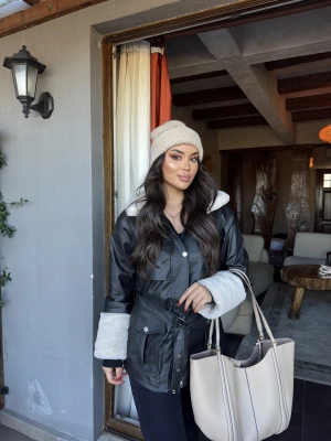 Siyah Deri Peluş Detay Mont