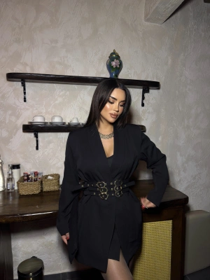 Siyah Aksesuarlı Blazer Ceket