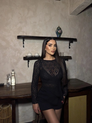 Siyah Asimetrik Dantel Bluz