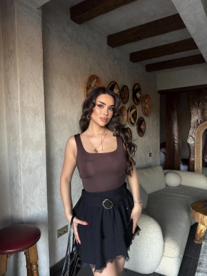 Kahverengi Kare Yaka Bodysuit