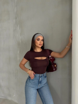 Kahverengi Pencere Detay Crop