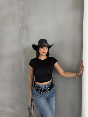 Siyah Sırt Detay Basic Crop