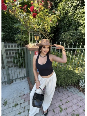 Siyah Boyundan Geçirmeli Crop