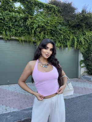 Pembe Boyundan Geçirmeli Crop