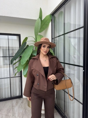 Kahverengi Düğmeli Kısa Trençkot