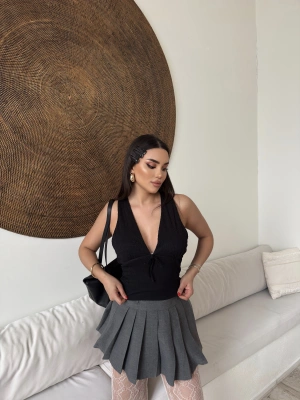 Siyah V Yaka Bürümcük Crop