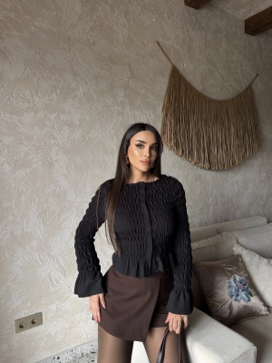 Siyah Düğmeli Gipeli Bluz