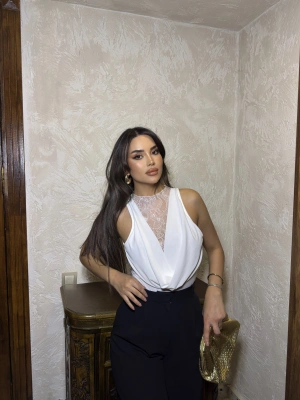 Beyaz Dantel Detay Derin Degaje Bodysuit